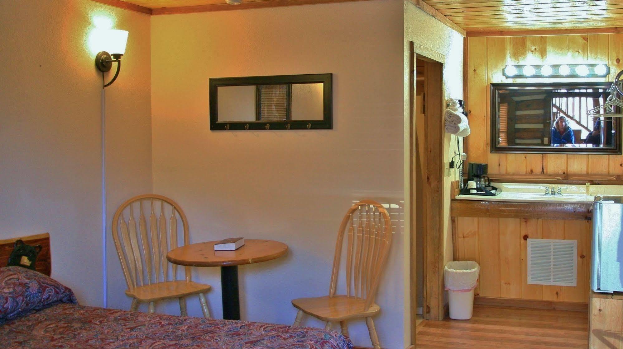 Black Bear Lodge Motel Slade المظهر الخارجي الصورة
